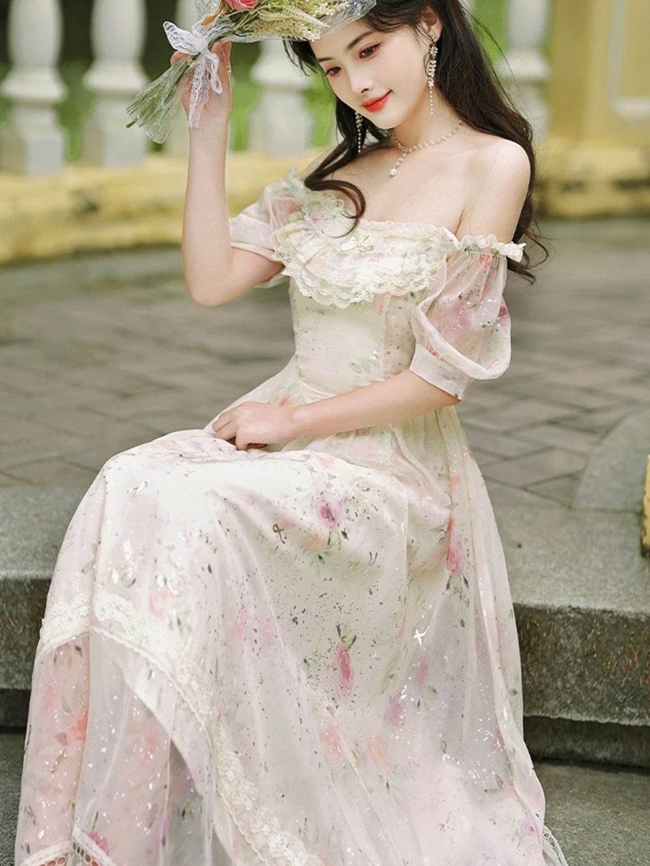 【0037】Flower Lace Off Shoulder Short Sleeve Dress