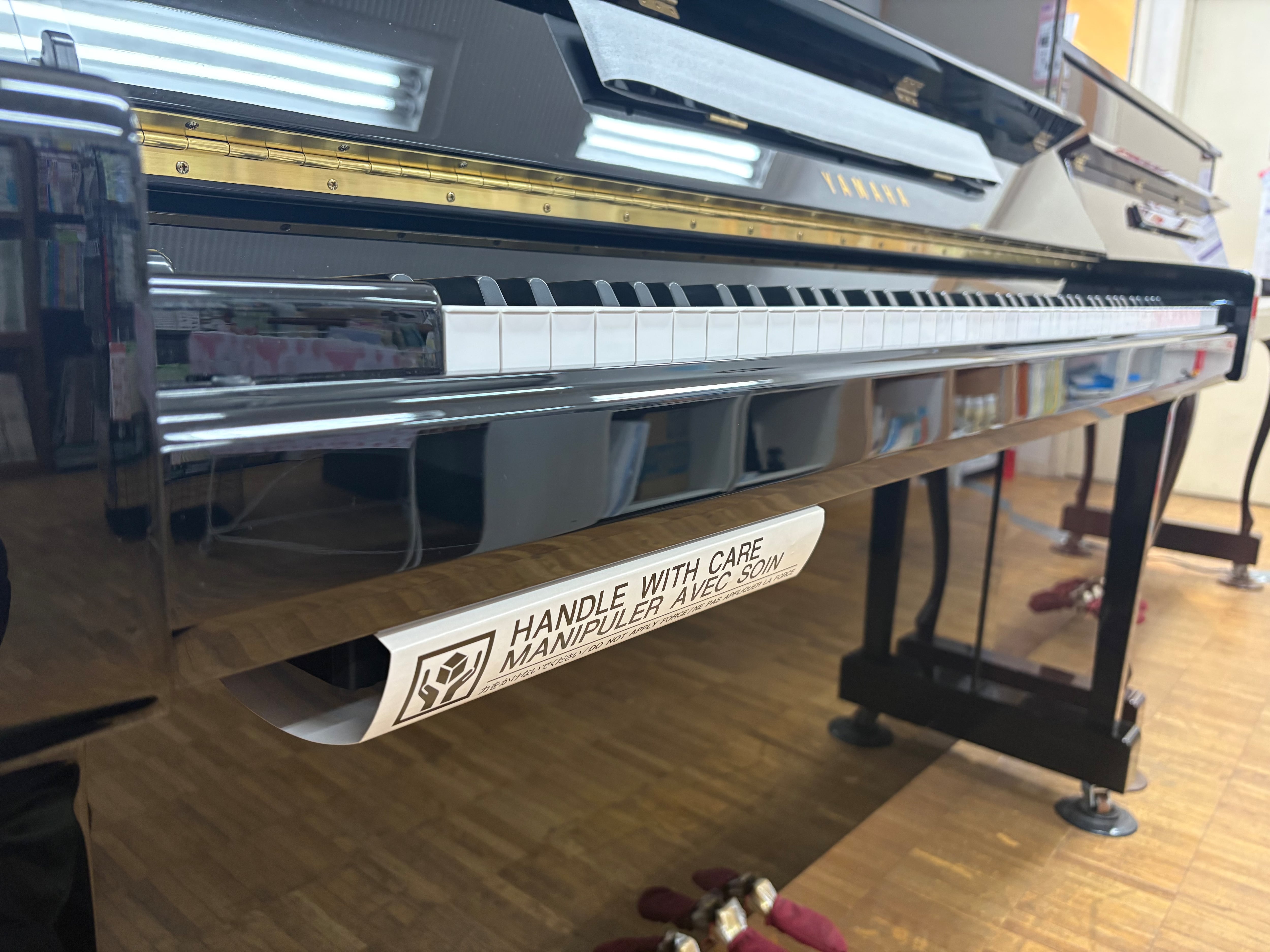 【値下げしました！】【展示処分品】ヤマハアップライトピアノ b121SC3