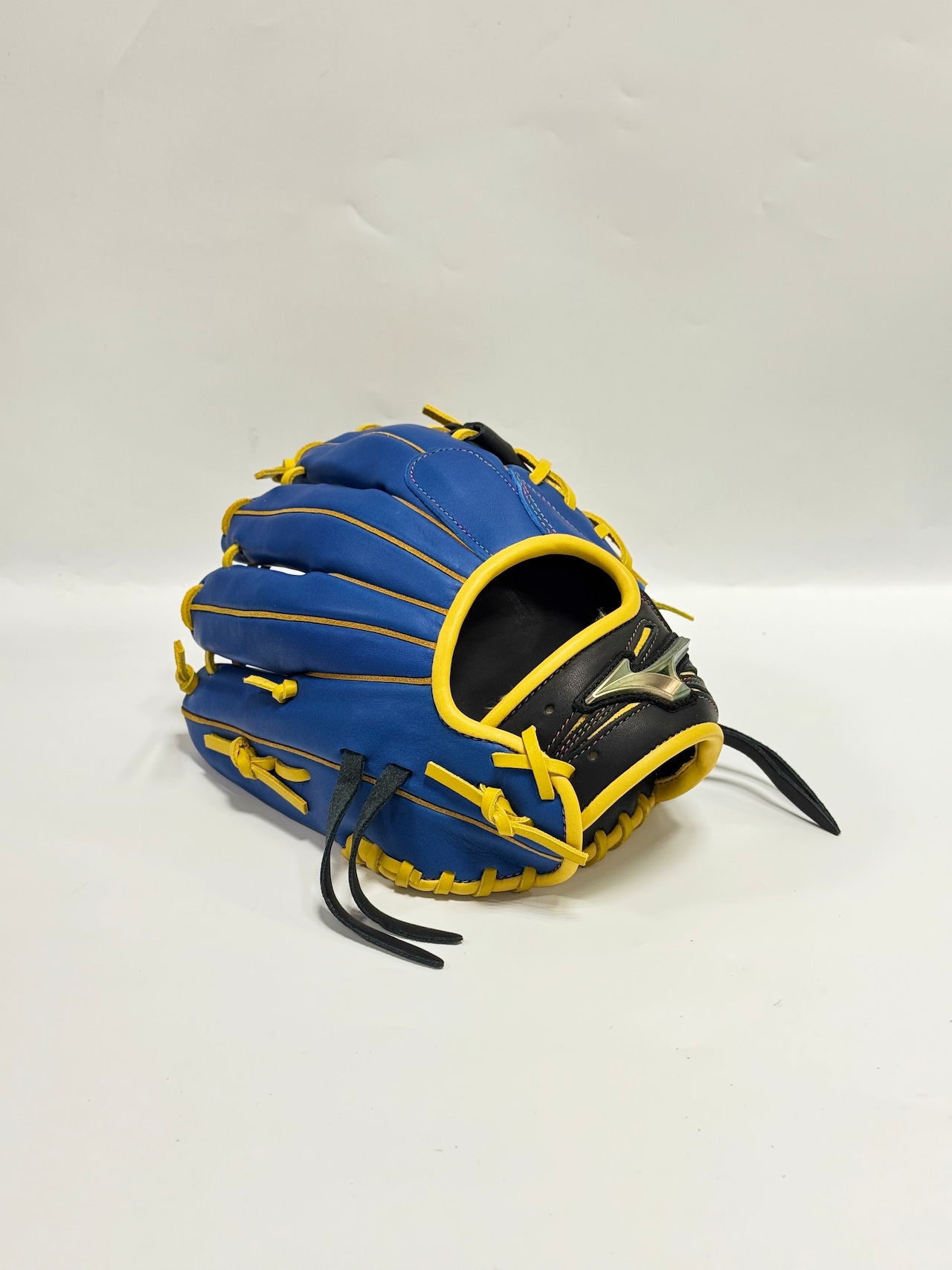 MIZUNO Global Eliteーミズノグローバルエリート 軟式ジュニア用グローブ ミチイオリジナルグラブ 右投げ用 菊池涼介選手モデル Mサイズ 5mm大 ロイヤルブルー/ブラック×ナチュラル・画像3
