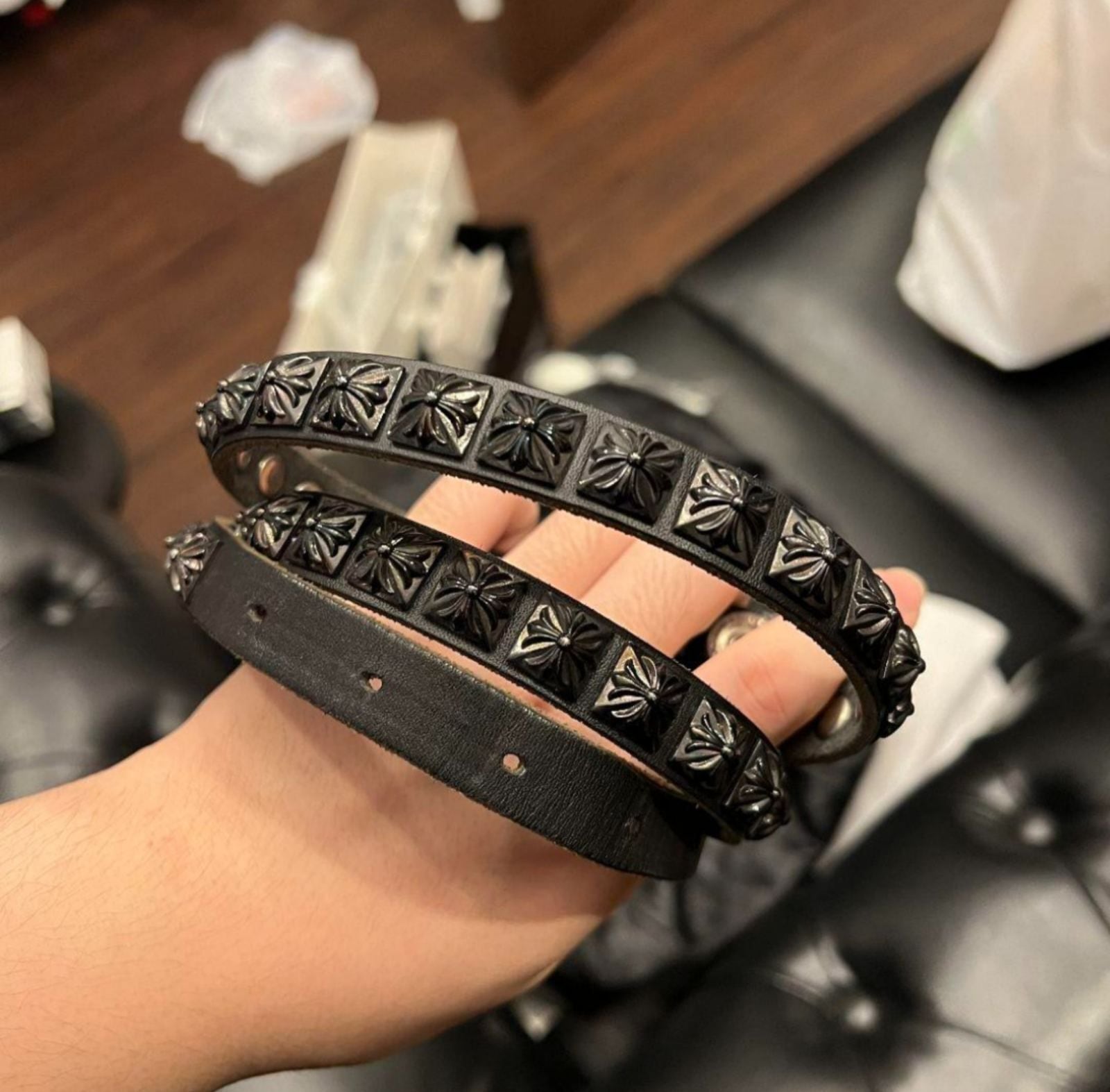 クロムハーツレザークロスパッチCHクロスリストバンド(ブラック)