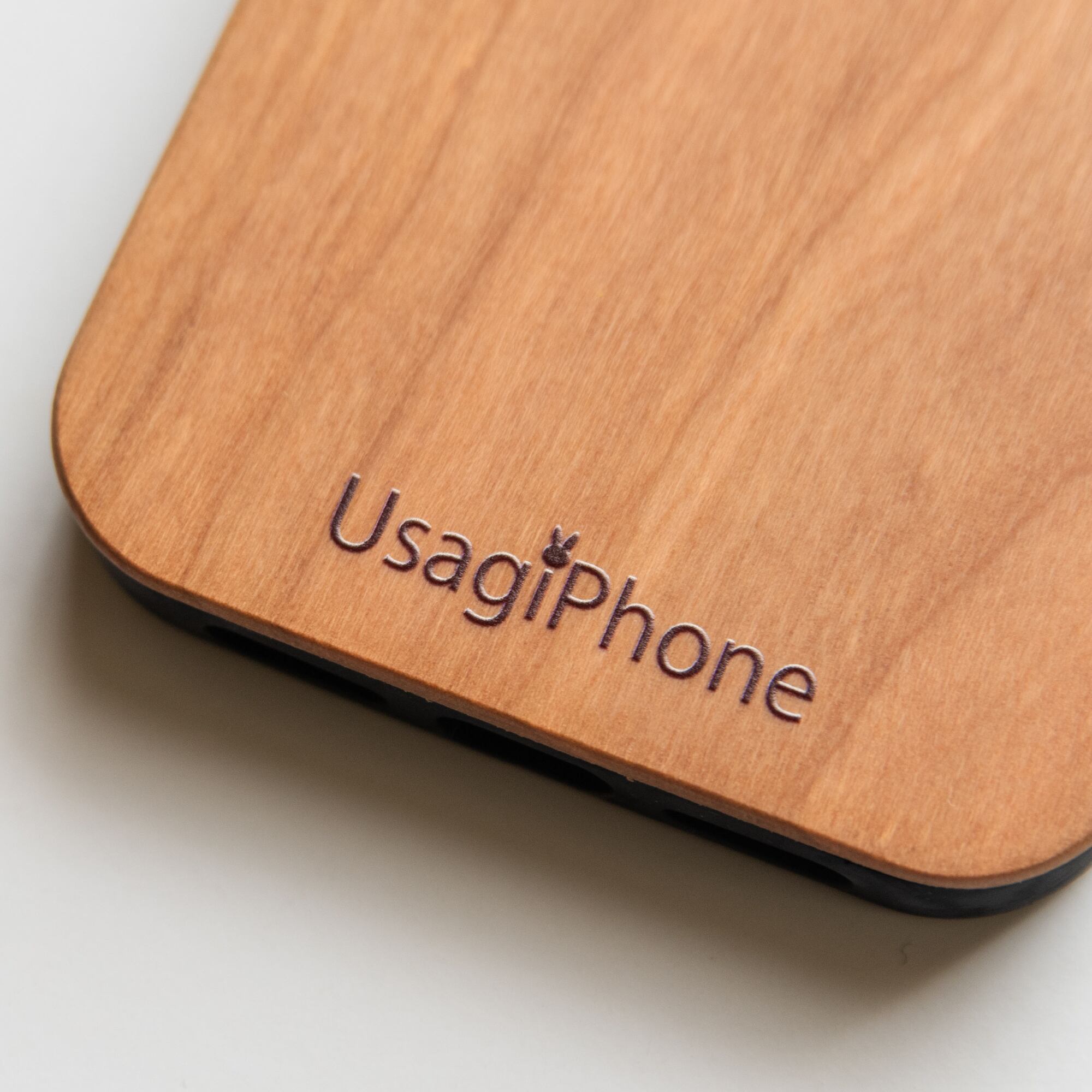 木でできたウサギのiPhoneケース | スマホケース | リリーネージュ