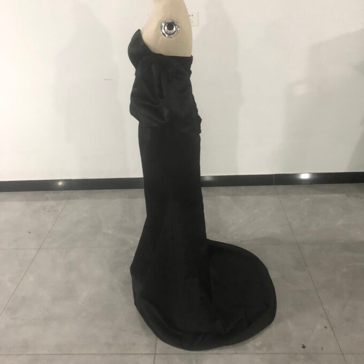 エレガント 黒 ドレス ベアトップ オフショルダー ミニトレーン  