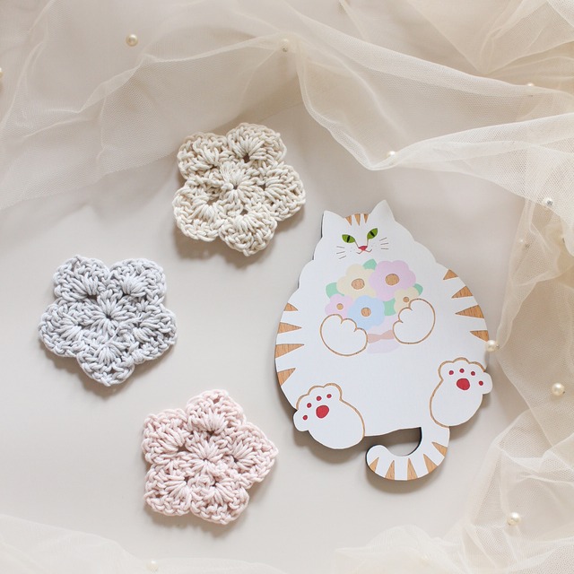 花束のやさしいねこ〈白〉｜猫雑貨・木製コースター・ウッドプレート