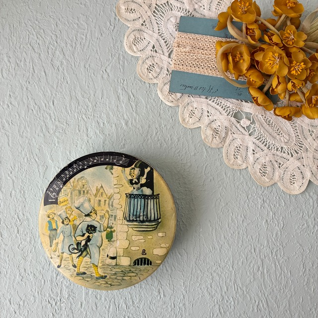 フランス ヴィンテージ「Pierrot Gourmand」キャンディ缶