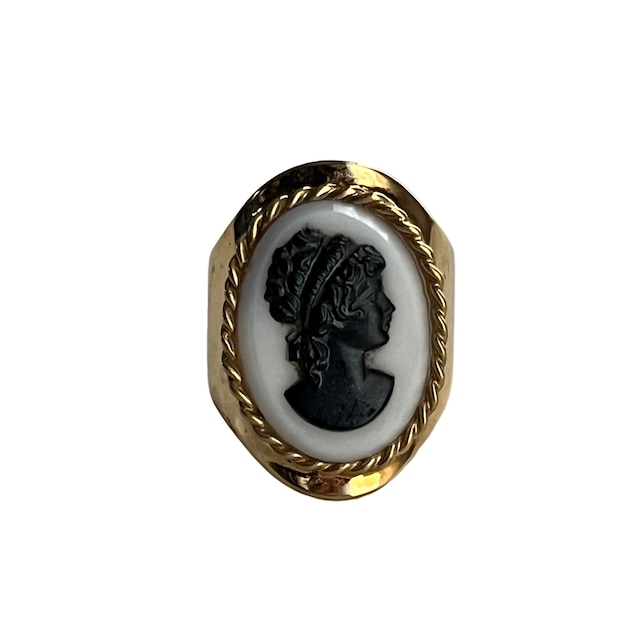 Vintage Czechoslovak Glass Cameo Oval Plate Ring