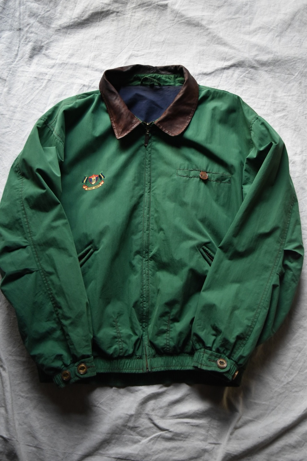 Leather collar green blouson