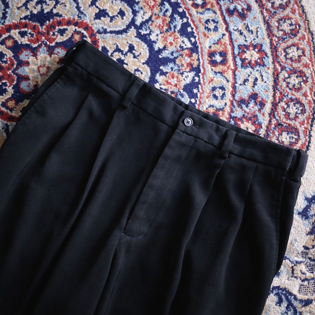 2-tuck tapered silhouette black wide slacks