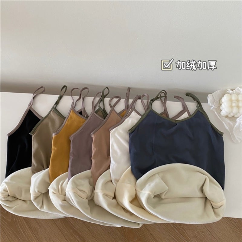 キャミソールの女性の秋と冬の自己栽培の暖かさとベルベットの厚みのある黒のタイトフィットノースリーブトップと美しい背中 ブラックストロベリース71504490185