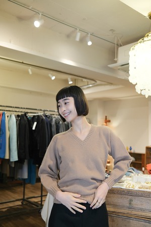 Scotland ピュアウール　Vネックブラウンニット