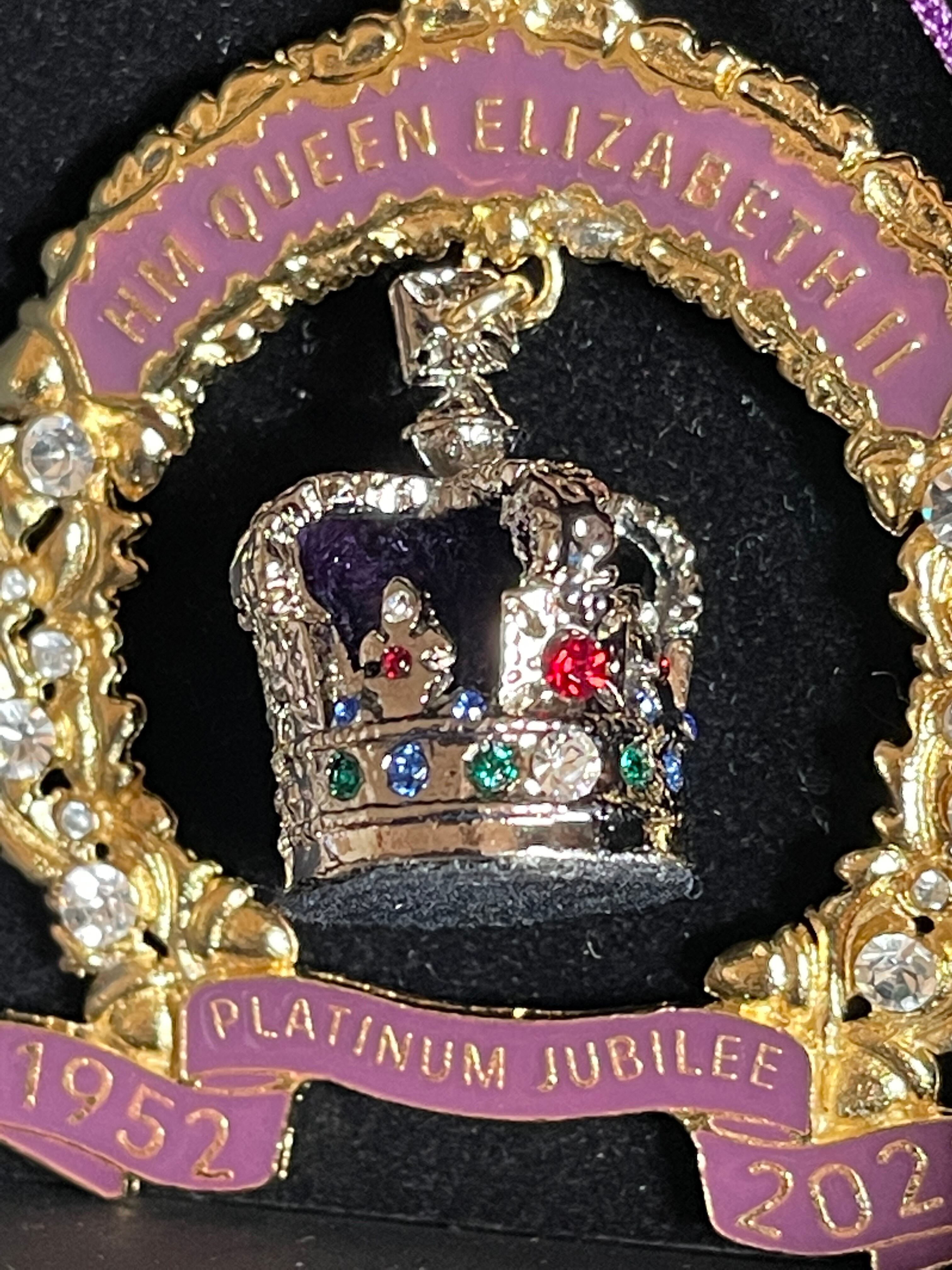 『Royal Palace』エリザベス女王 2022 プラチナジュビリー インペリアルステートクラウン 2022 Platinum Jubilee Imperial State Crown dated decoration