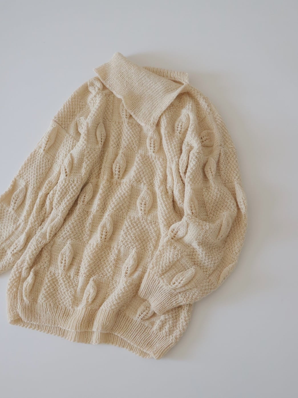 ●Hand knit leaf jacquard design knitted sweater