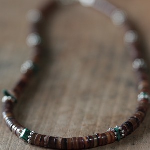 *Shell beads ＆Malachite ネックレス