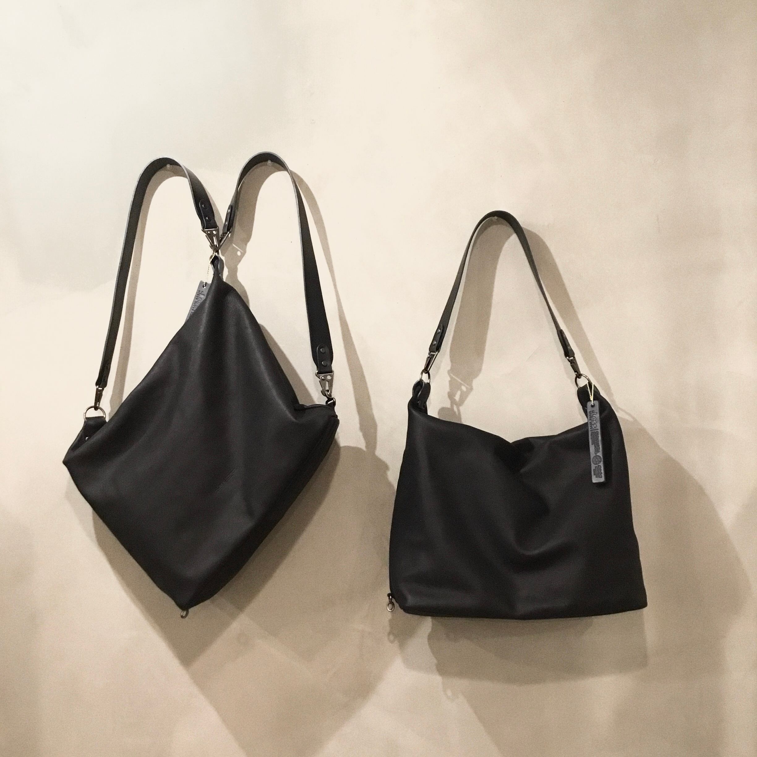 質感♥非売品 ブラックレザー ショルダーバッグ ビッグサイズの肩掛けショルダー。リュックにも出来る！ レスデザイン