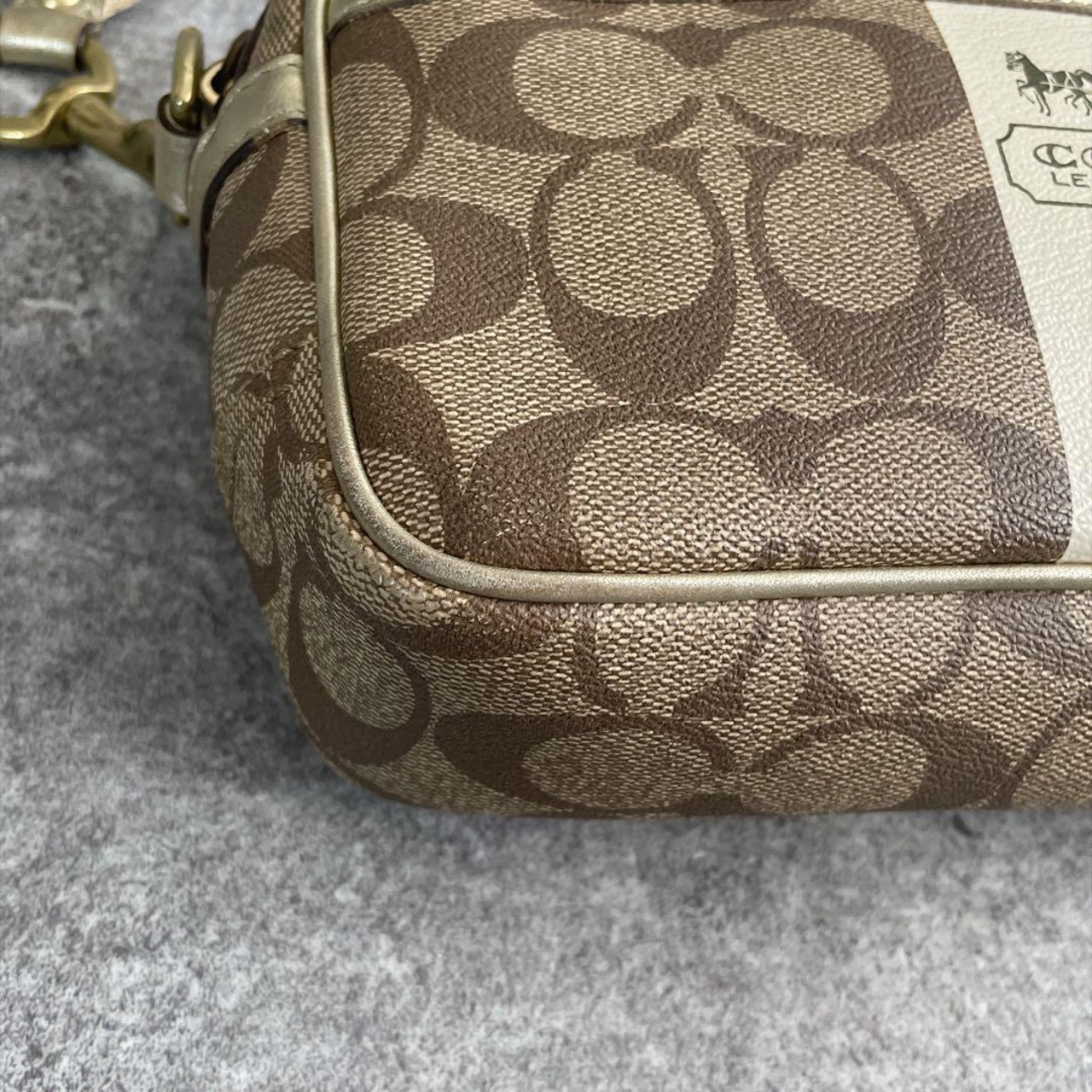 コーチ ヘリテージストライプ シグネチャー ショルダーバック 馬車ロゴ 