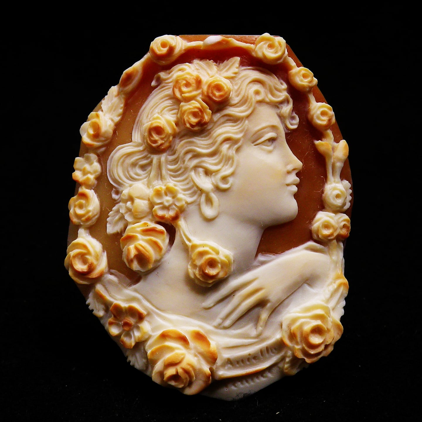 アニエロ・ペルニーチェ作 三層彫り傑作 ”リースとフローラ”