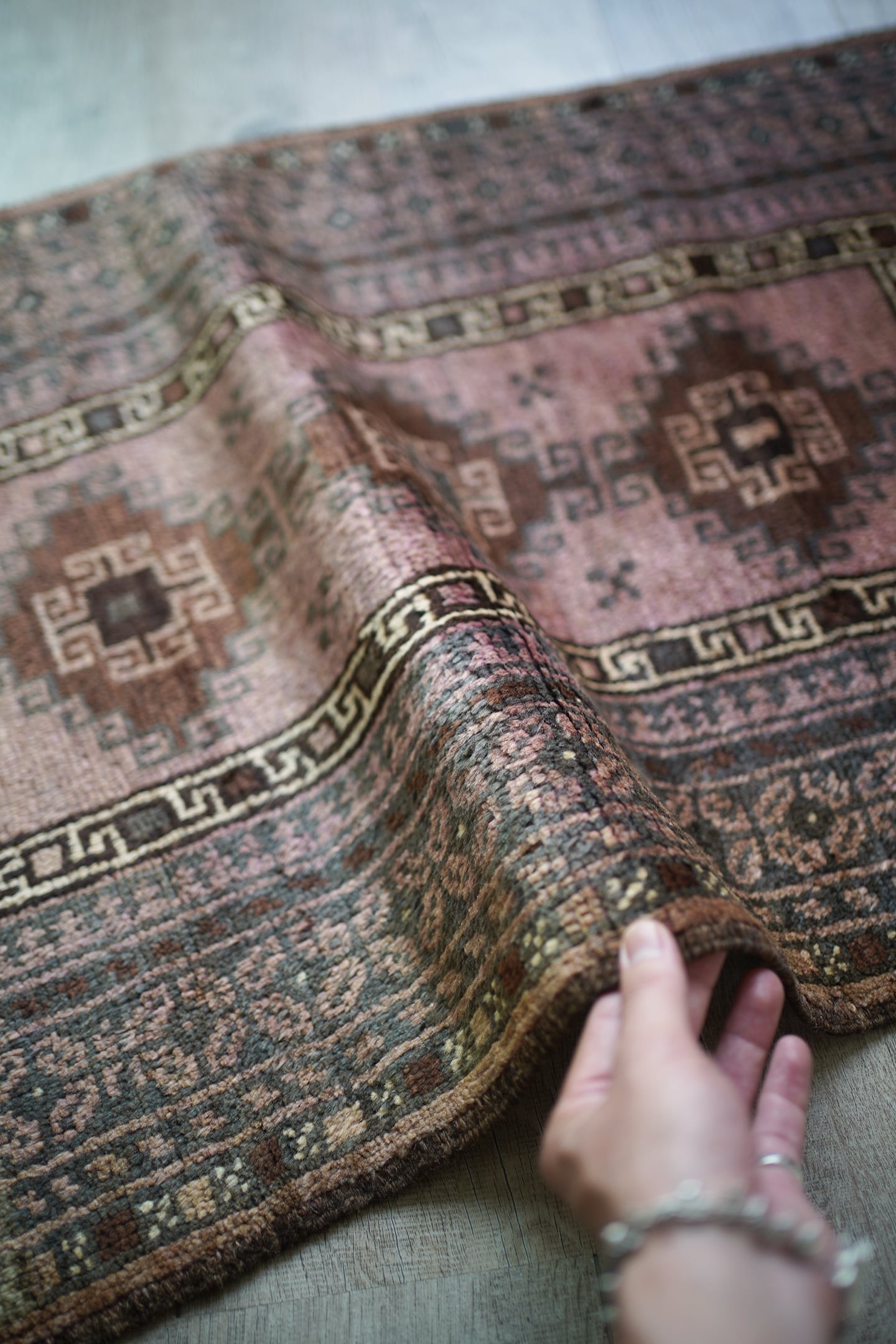 316】Semi Antique Afghan Baluch rug 1940's | ヴィンテージラグ専門