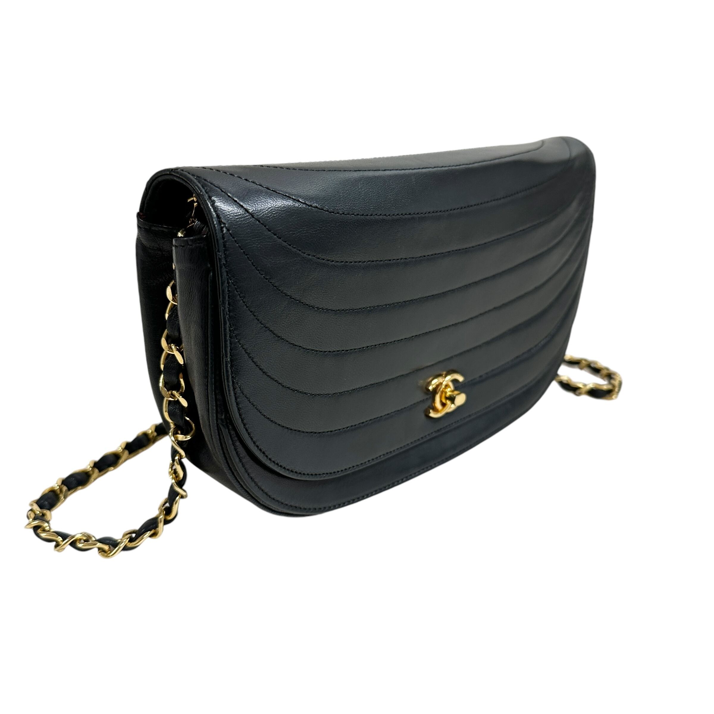 CHANEL シャネル ハーフムーン チェーンショルダーバッグ ラムスキン 