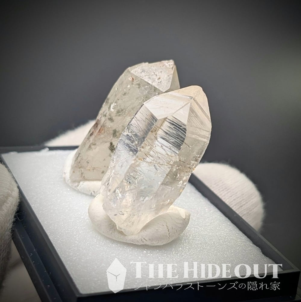 日本国産鉱物標本045 山梨県甲州市塩山竹森産草入り（苔土電気石入り