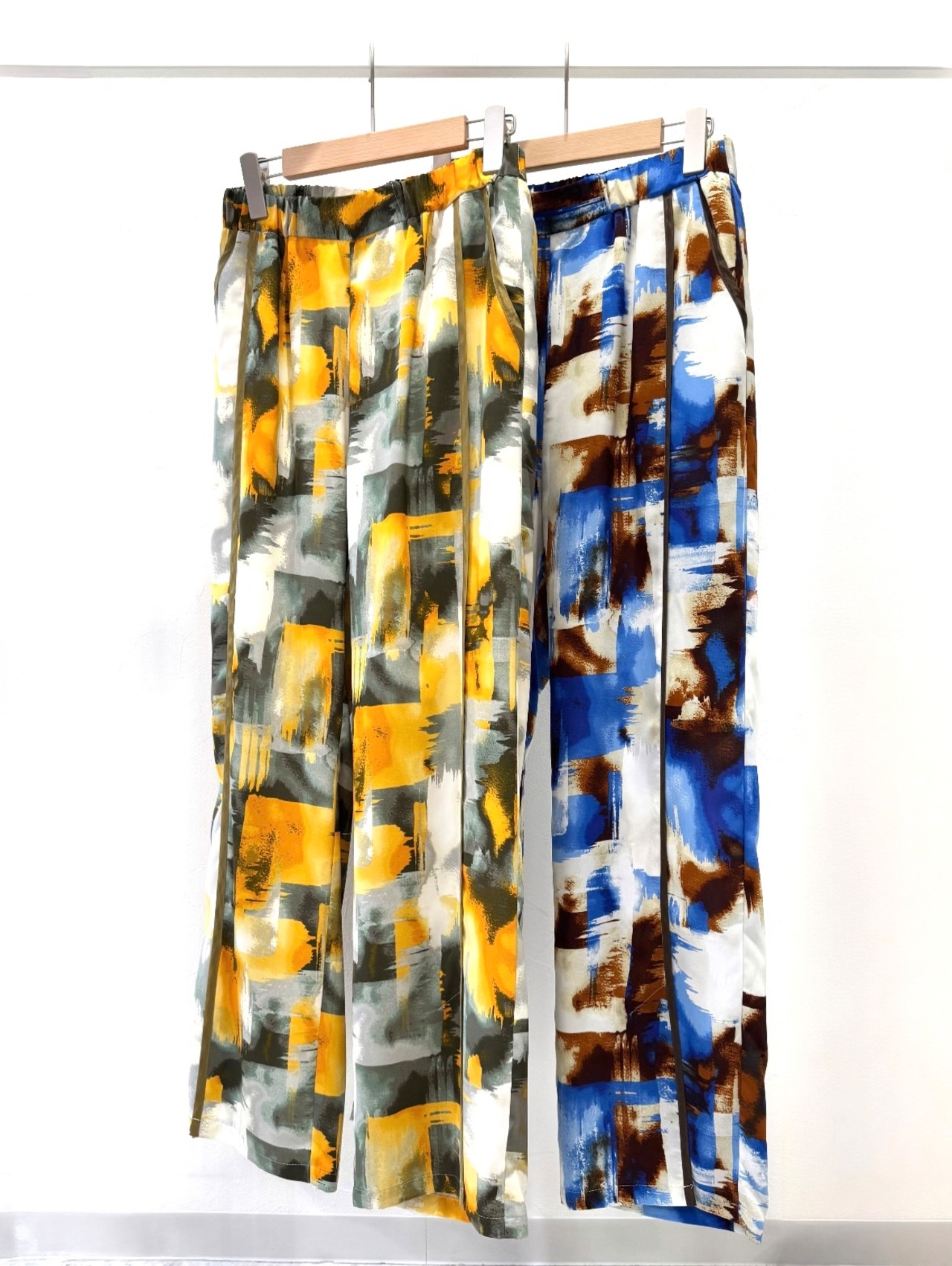 プリントグラフィックイージーパンツ