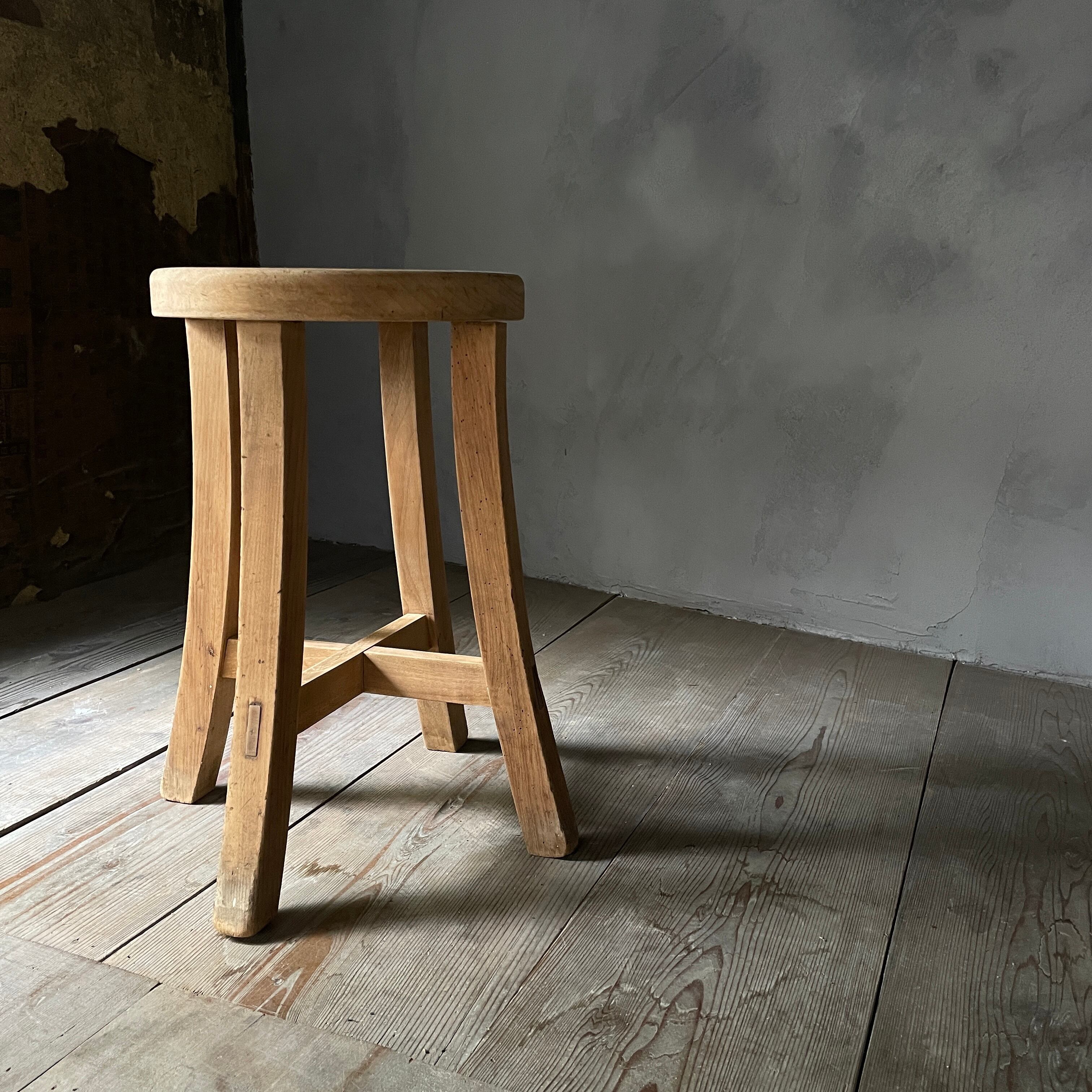 古い装飾のついたスツール REVOLVER BAR STOOL LOW|北欧 古い装飾のついたスツール REVOLVER BAR STOOL LOW|北欧