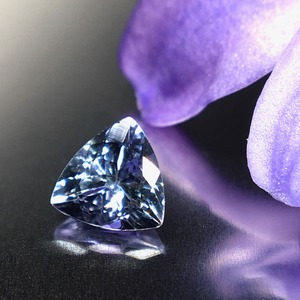 繊細な”すみれ色”の宝石 0.4ct UP 天然 非加熱 タンザナイト