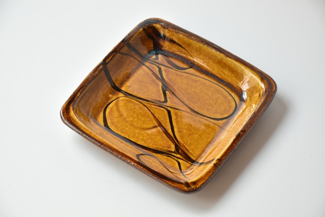 小代焼ふもと窯 / 井上尚之 : 正方皿 スリップウェア ①