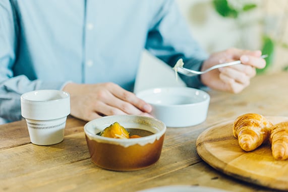 栃木県から 益子焼の こぼしにくい器／0歳からの伝統ブランドaeru