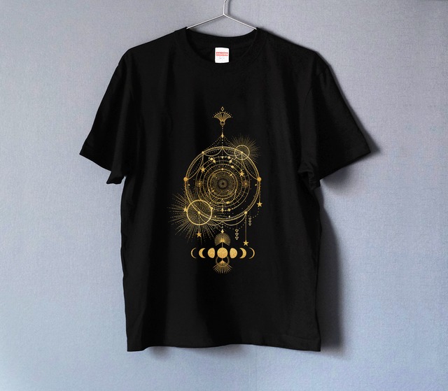 天体観測・月の満ち欠け Tシャツ ゴールド BLACK（men&women）