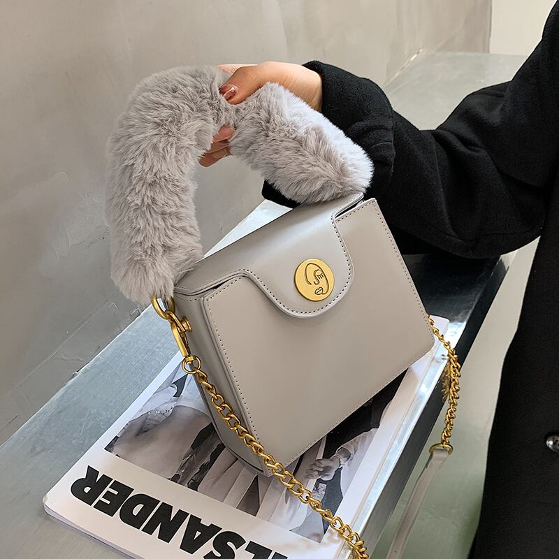 オータムウィンターチェーン レッド 秋物 冬物 スクウェア メッセンジャーバッグ 手作りハンドバック53264907966