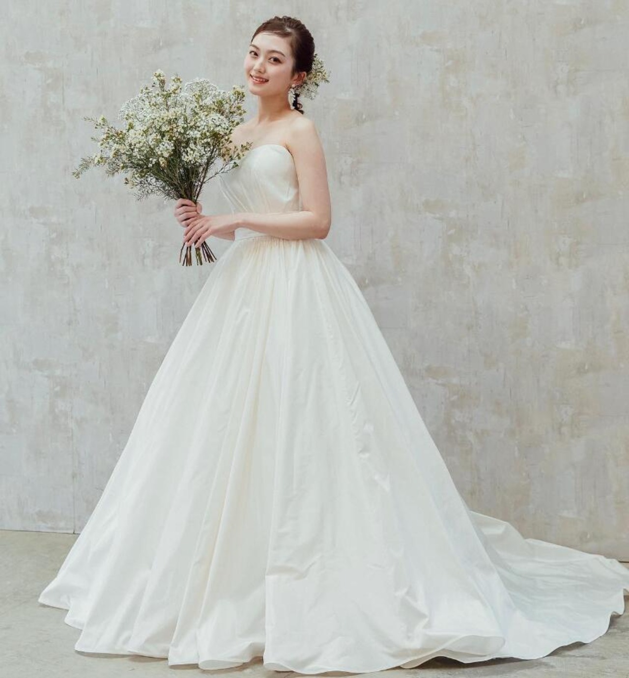 パーティードレス オフホワイト ノースリーブ スレンダーライン  