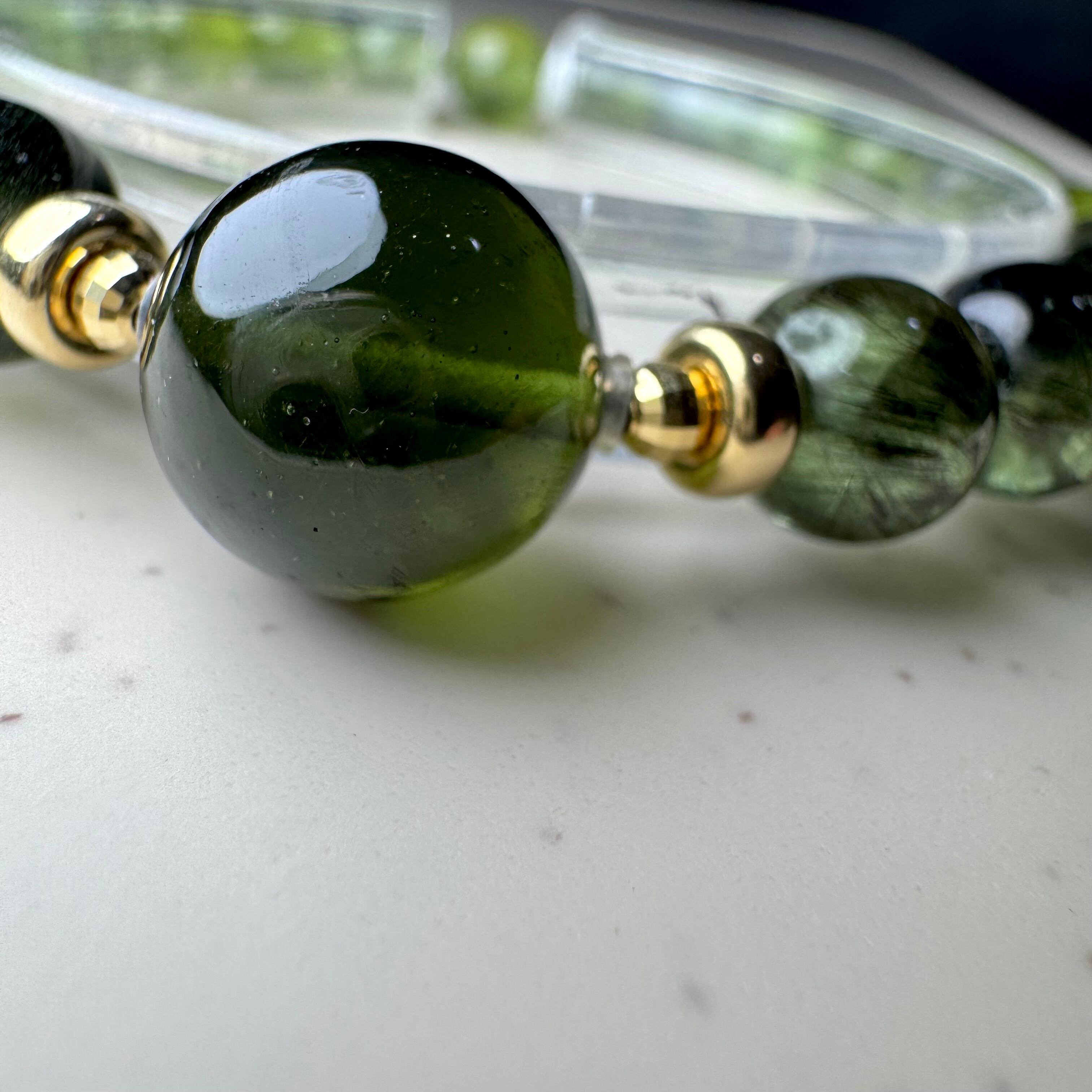 モルダバイト約12.2mmとルドウィジャイトインペリドット