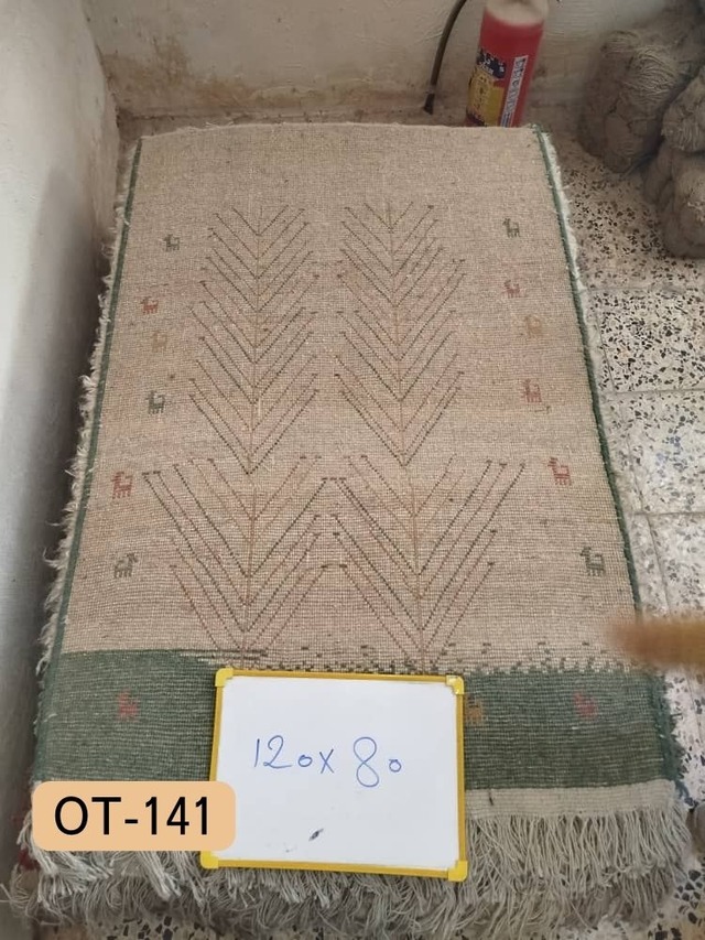 2026年 織りたてギャッベ【No.141】 ※現在、こちらの商品はイランに置いてあります。ご希望の方は先ずは在庫のご確認をお願いします。