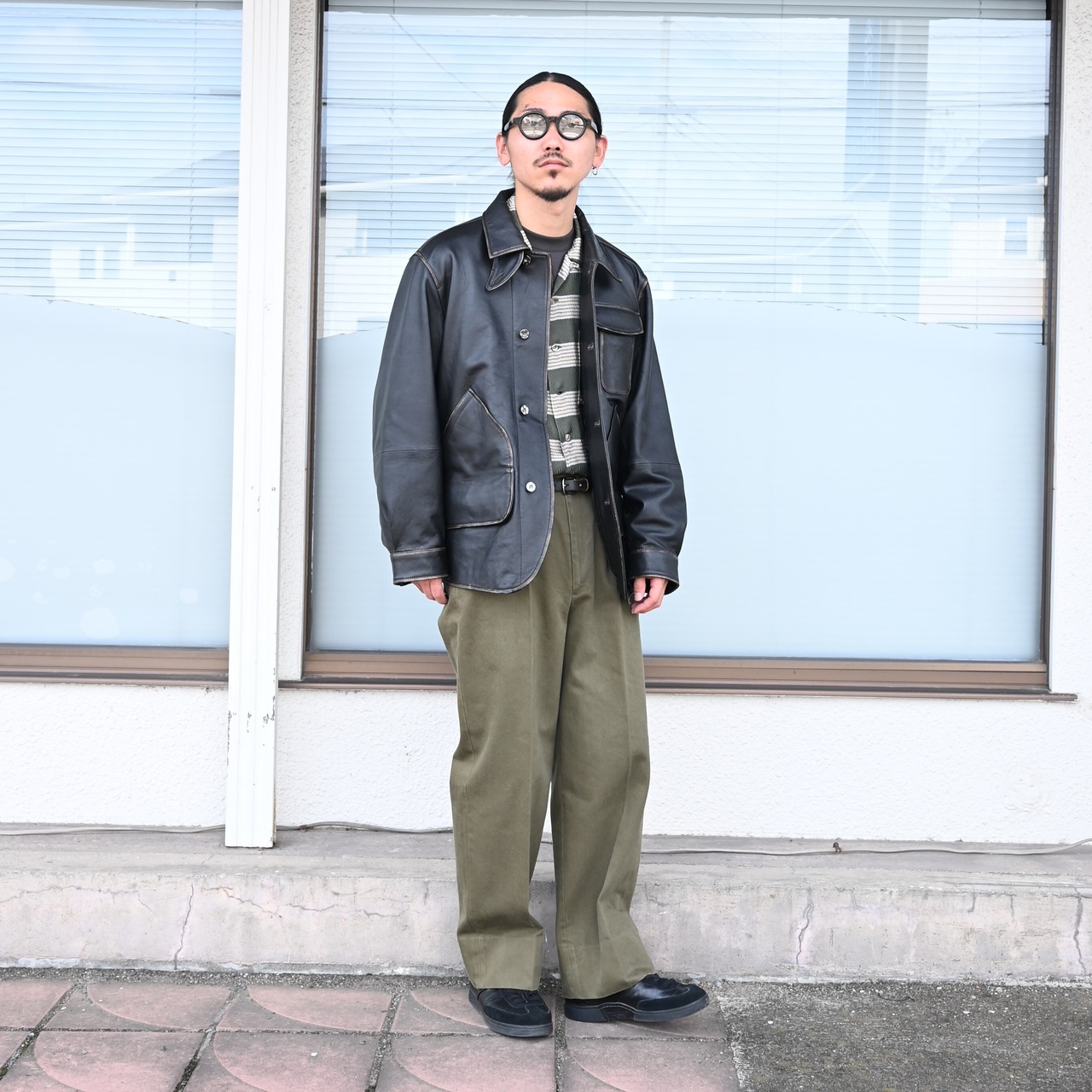HEAVY PIMA TWILL 1-TUCK FRENCH ARMY WIDE TAPERED TROUSER style