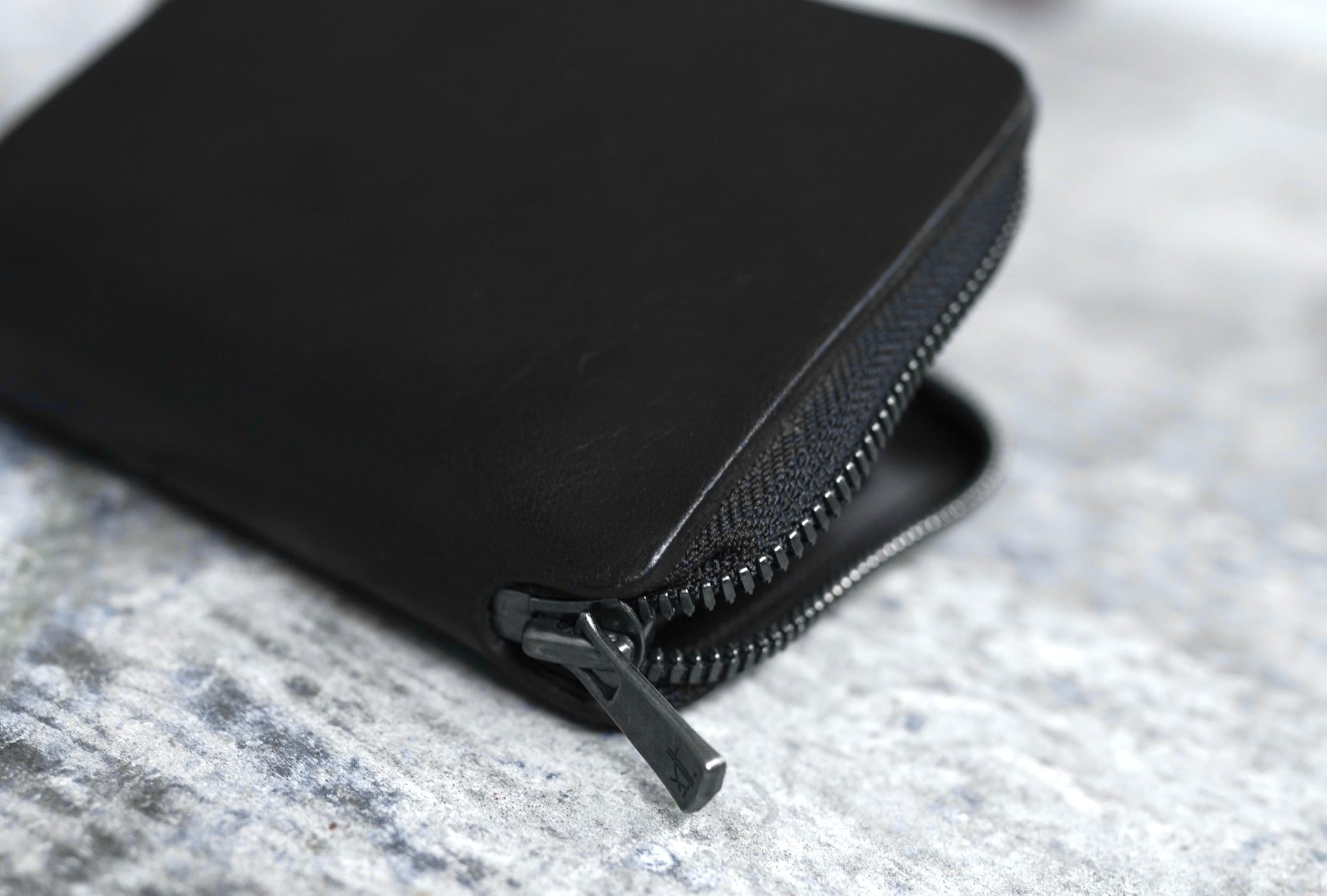 NAGI round zip wallet MID SQUARE | una