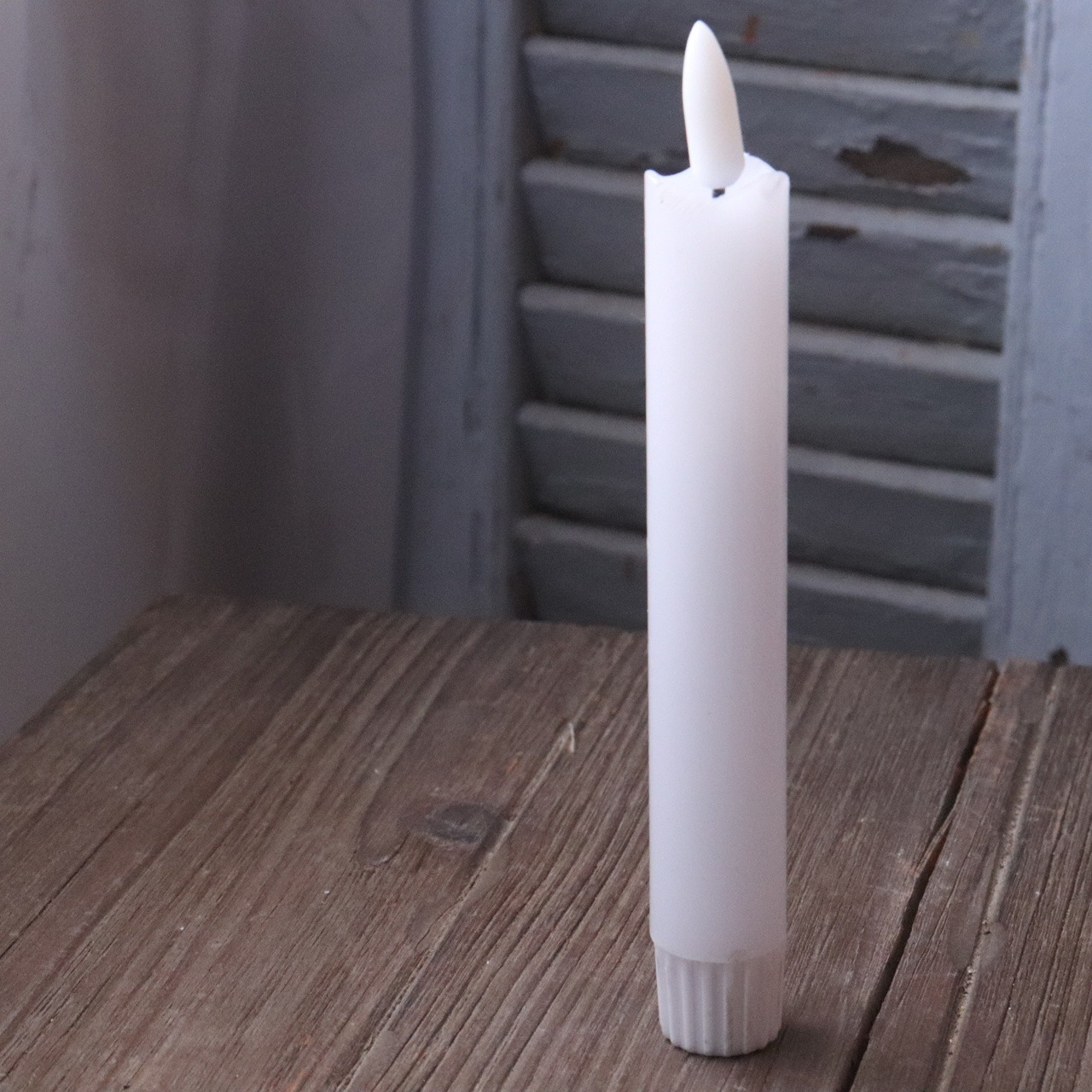 LEDテーパーキャンドル｜火を使わずに楽しむアンティークな灯り