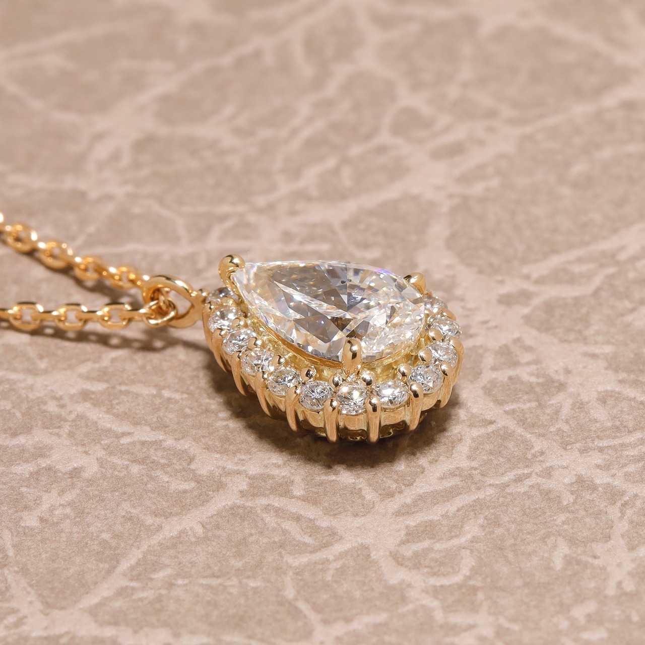 ペアシェイプ ダイヤモンド ネックレス K18 / H / SI1 / 1.009ct / 0.208ct