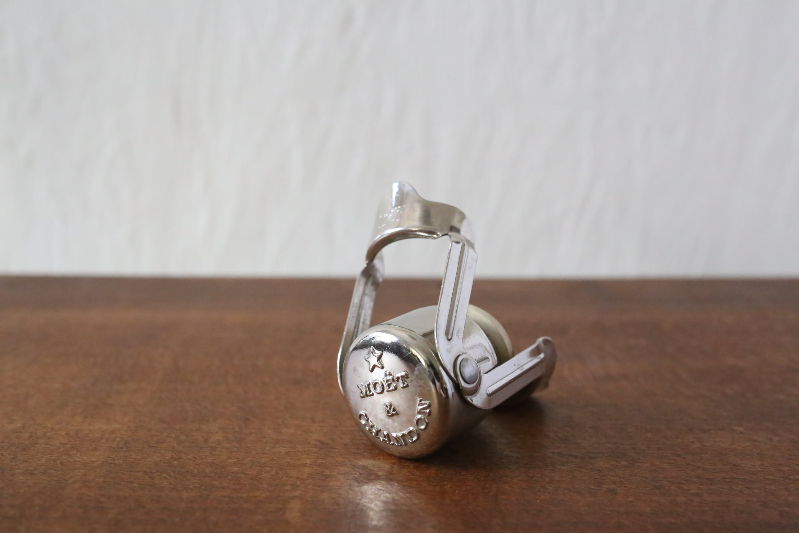 フランス アンティーク ヴィンテージ MOËT & CHANDON モエ・エ・シャンドン ボトルキャップ N-04117