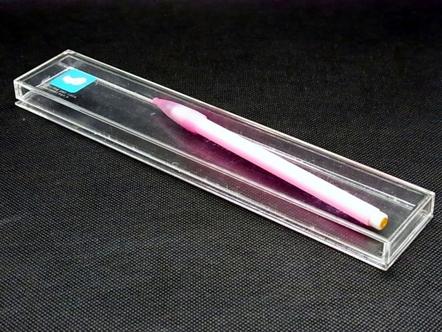 ミドリ 透明プラ製ペンケースとロケット鉛筆