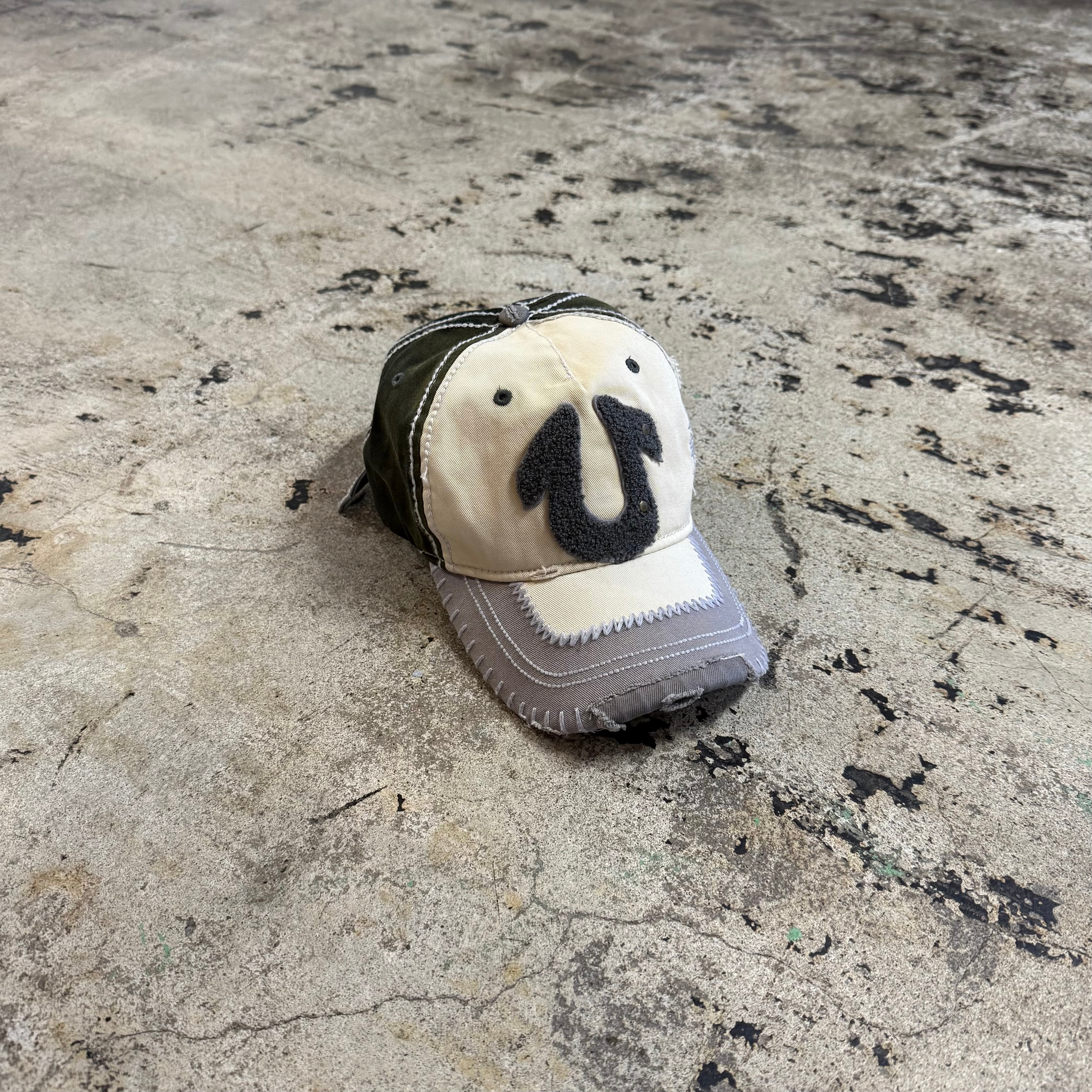 00s TRUE RELIGION PILE LOGO STITCHING CAP | GALAXIES