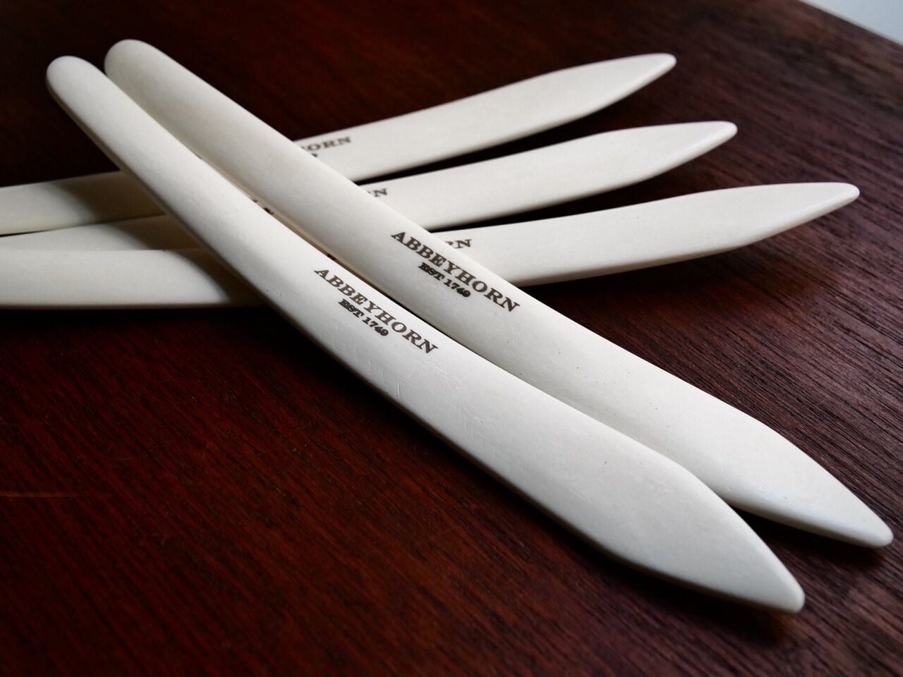 ABBEY HORN / Twisted Leather Stick | UNION WORKS ONLINE STORE