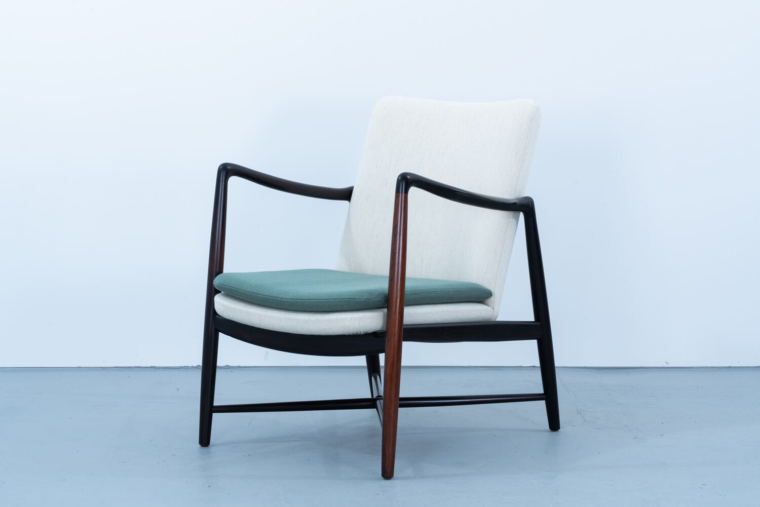 Finn Juhl | フィン ユール | kaikki gallery | 北欧ヴィンテージ家具 Finn Juhl | フィン ユール | kaikki gallery | 北欧ヴィンテージ家具