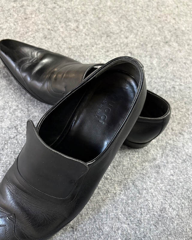 【GUCCI】pointed toe flat leather shoes
