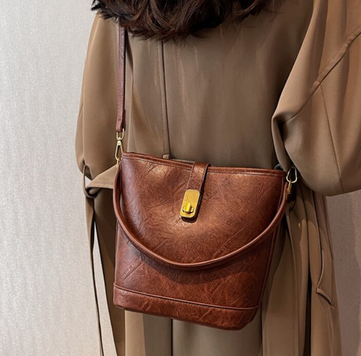 バッグ レディース ショルダーバッグ 肩がけバッグ デイバッグ バケツ型 合皮 PU 多機能 スリム スクエア型 ベルト かわいい シンプル カジュアル 上品 おしゃれ かっこいい 大人女子 送料無料 ラフ キュート ガーリー クール セクシー エレガント 抜け感 ユニセックス オフィス ビジネス OL 学生 お出かけ 公園デビュー 女子会 休日 スポーツ 運動 ジム ヨガ アウトドア イベント 旅行 お買い物 デイリー 普段使い 韓国 ファッション コーデ スタイル モテ 定番 トレンド インスタ