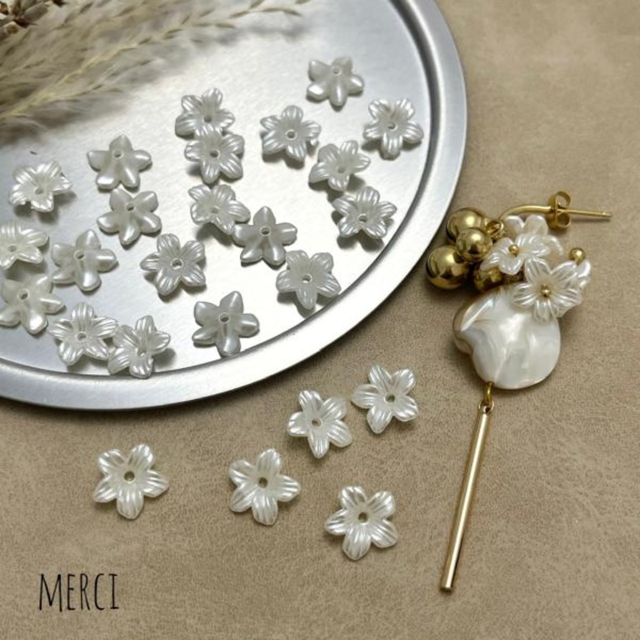 【10個】フラワーアクリルビーズ/スペーサー/プルメリア/花