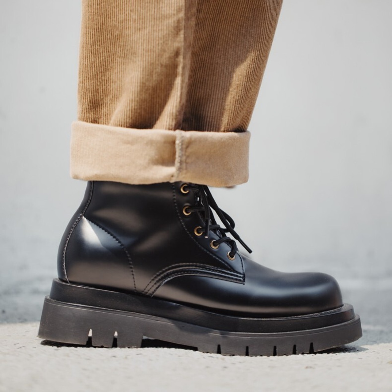 Black Split Leather Thick Sole Boots / ブラック スプリット レザー シック ソール ブーツ