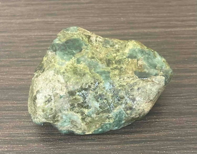 珍石（ちんせき）」！鮎喰川産の阿波翡翠！卑弥呼伝説神山の清流が生ん