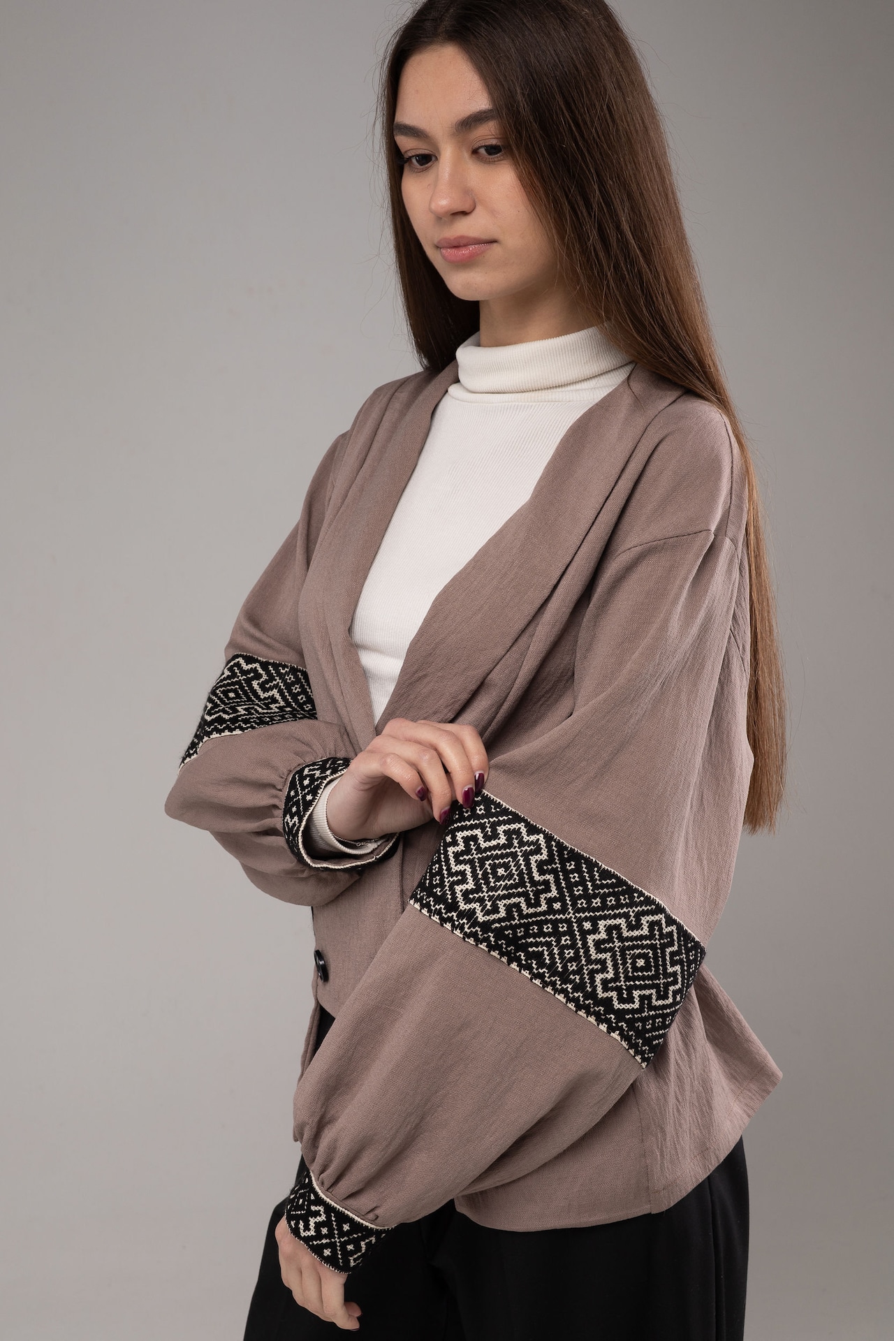 ウクライナ刺繍ジャケット　グラージュ・ニジンカ（平行縫い）手縫い　レディース・フリーサイズ - 7