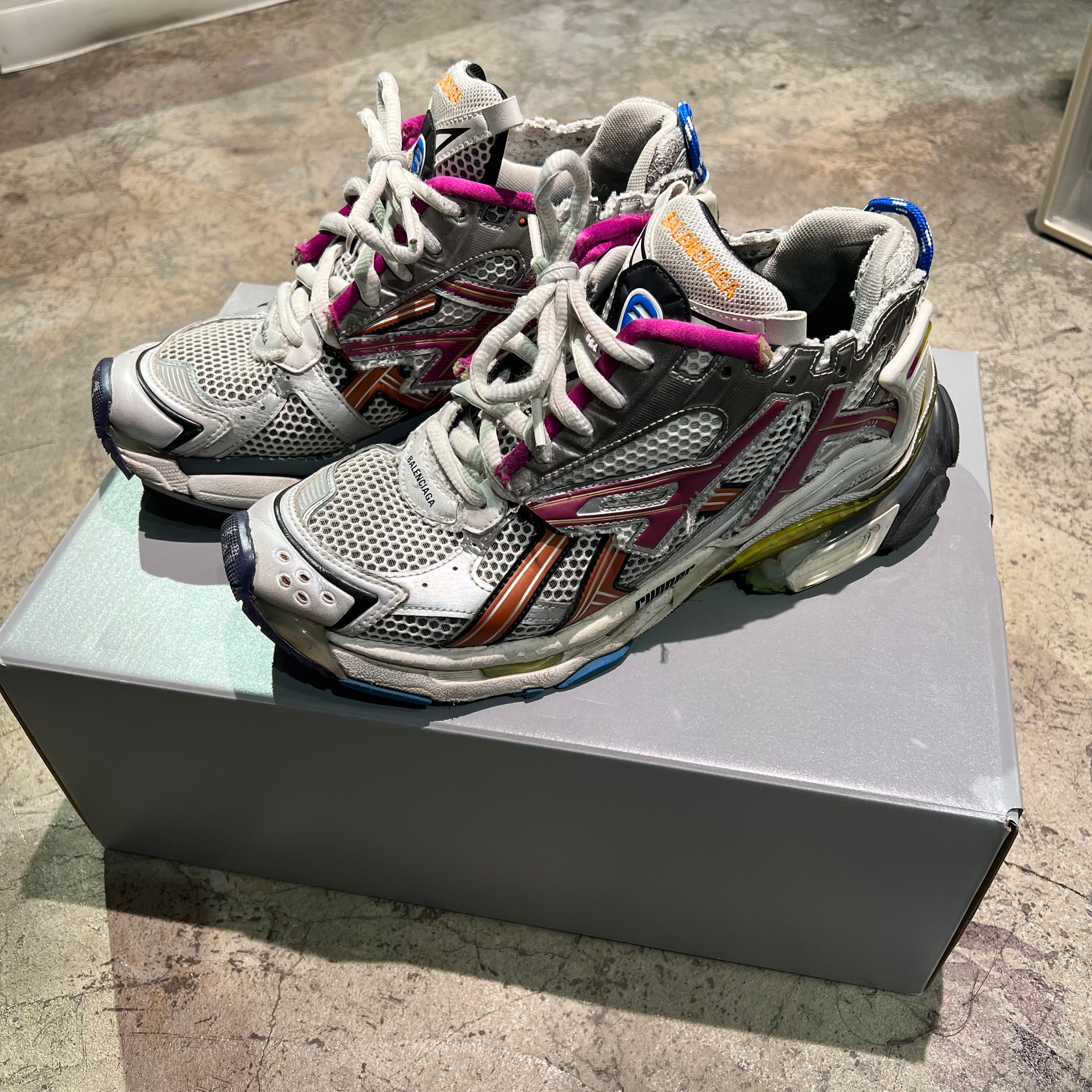 BALENCIAGA バレンシアガ Runner Multi Color ランナー スニーカー 677403 SIZE42 27.5cm  【表参道t07】 | ブランド古着Brooch powered by BASE