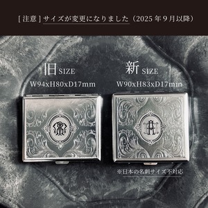 モノグラム彫刻マルチケース