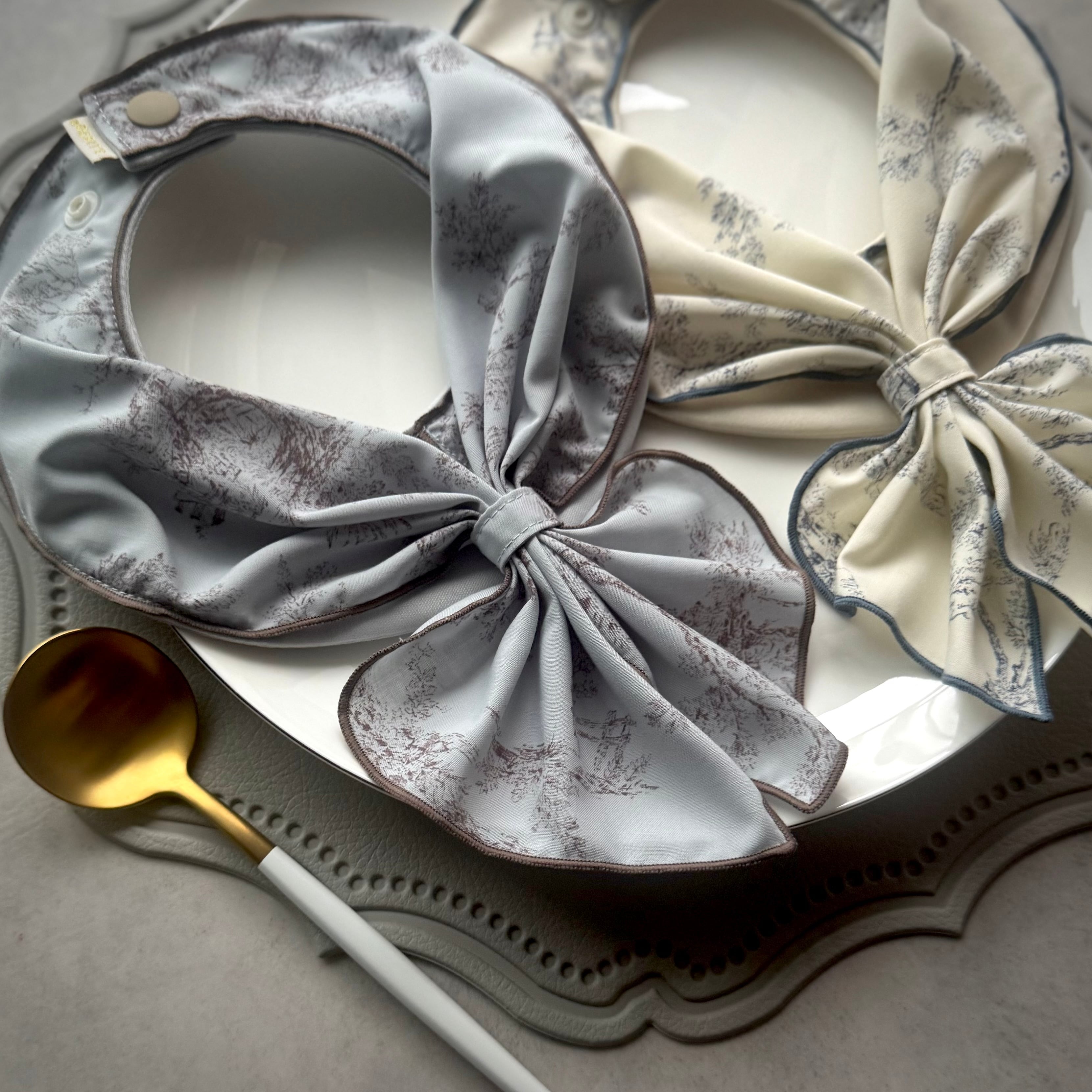 スタイーフ Moda【トワルドジュイ サックス】（スカーフみたいなスタイ